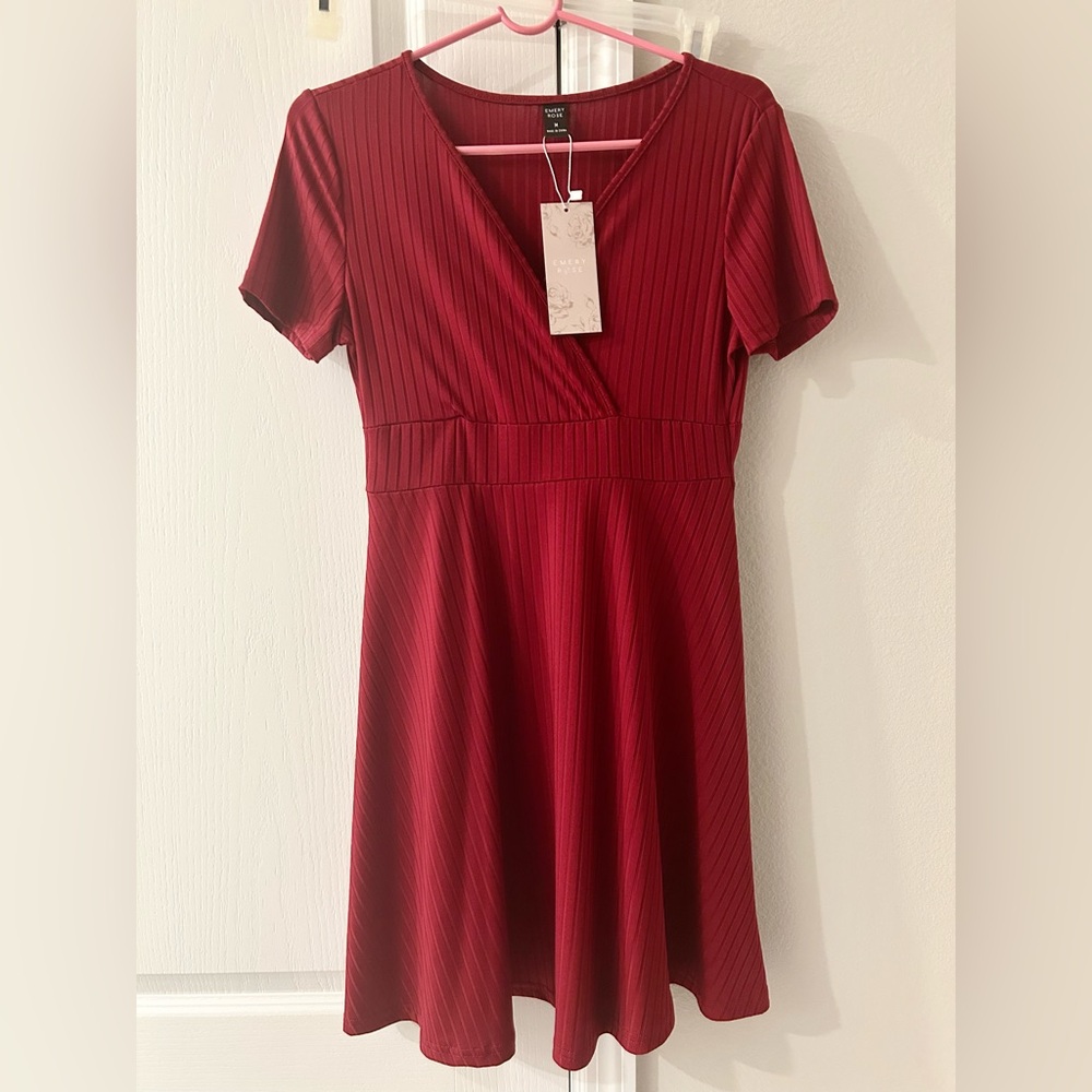NWT Women’s Red V-Neck Dress Size Medium